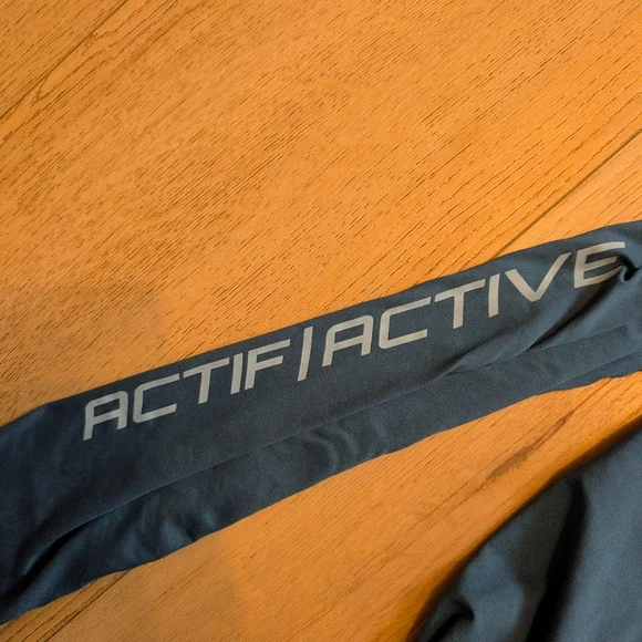 Size Large Active Top - Picture 4 of 6